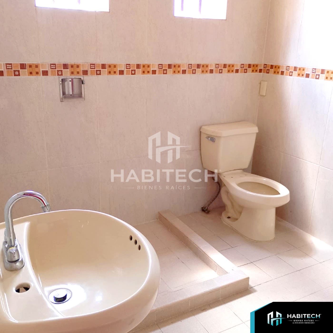 Casa de 3 niveles con jardín y roof garden en Chimilli 11